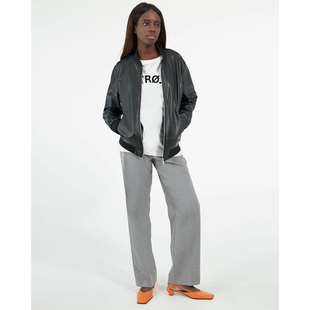 889d7d12-10d9-48ed-b4b4-a65b732e4017